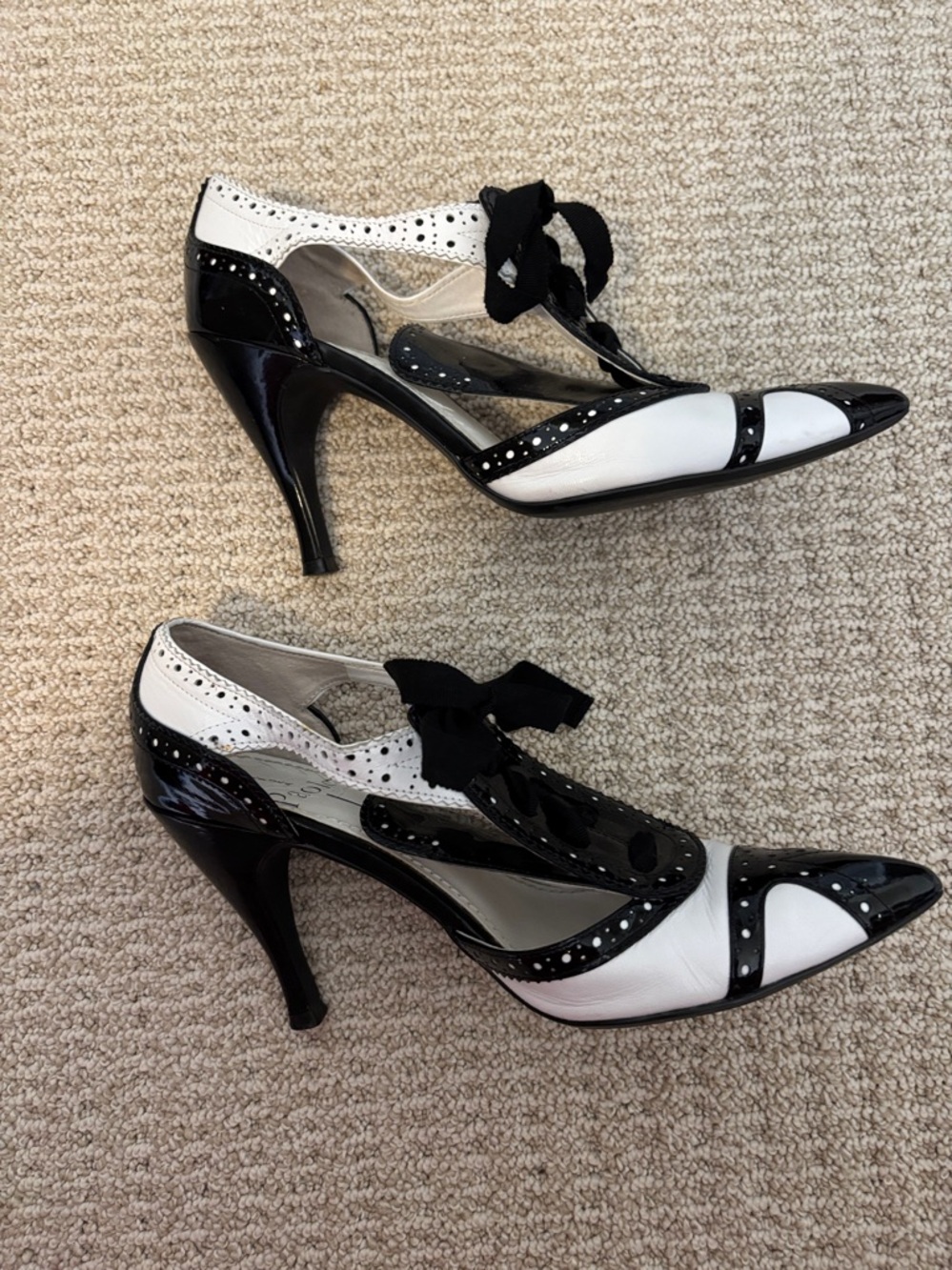 Linea Paola Pumps - Picture 4 of 7